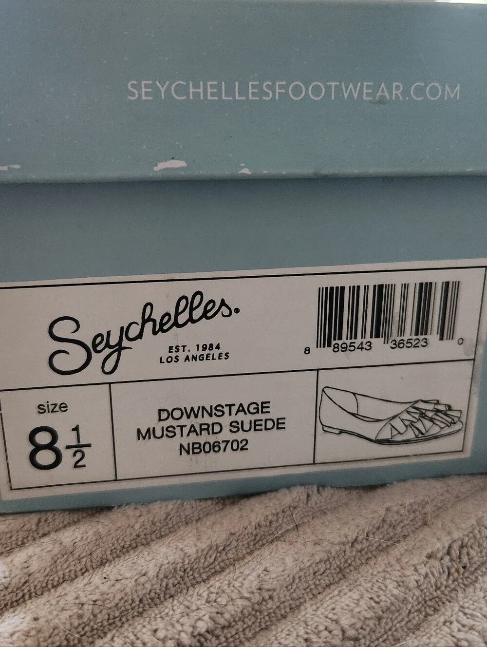 Seychelles downstage mustard